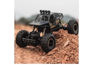 RC Rock Crawler 4x4 u akciji na prašnjavom terenu