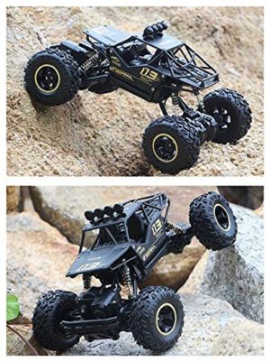 RC Rock Crawler 4x4 na terenskoj vožnji demonstrira sposobnost penjanja